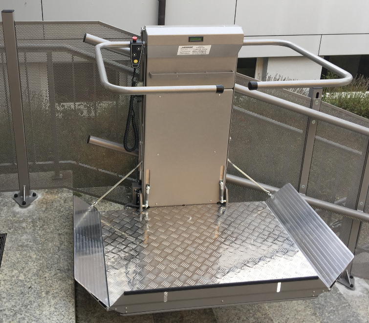 Stratos Platform Stairlift